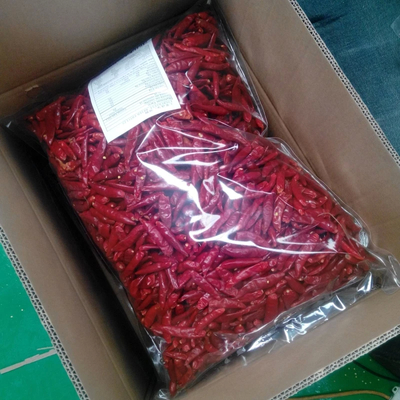 Pimentões vermelhos secos / Pimentões vermelhos secos inteiros Pimentão seco embalado em latas