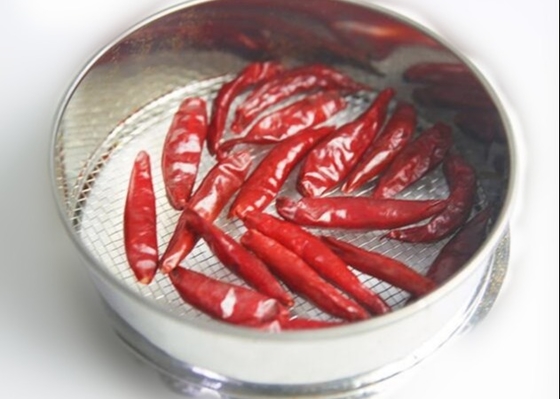 Classifique uma especiaria asiática ar pequeno Chili Pods For Ingredient secado